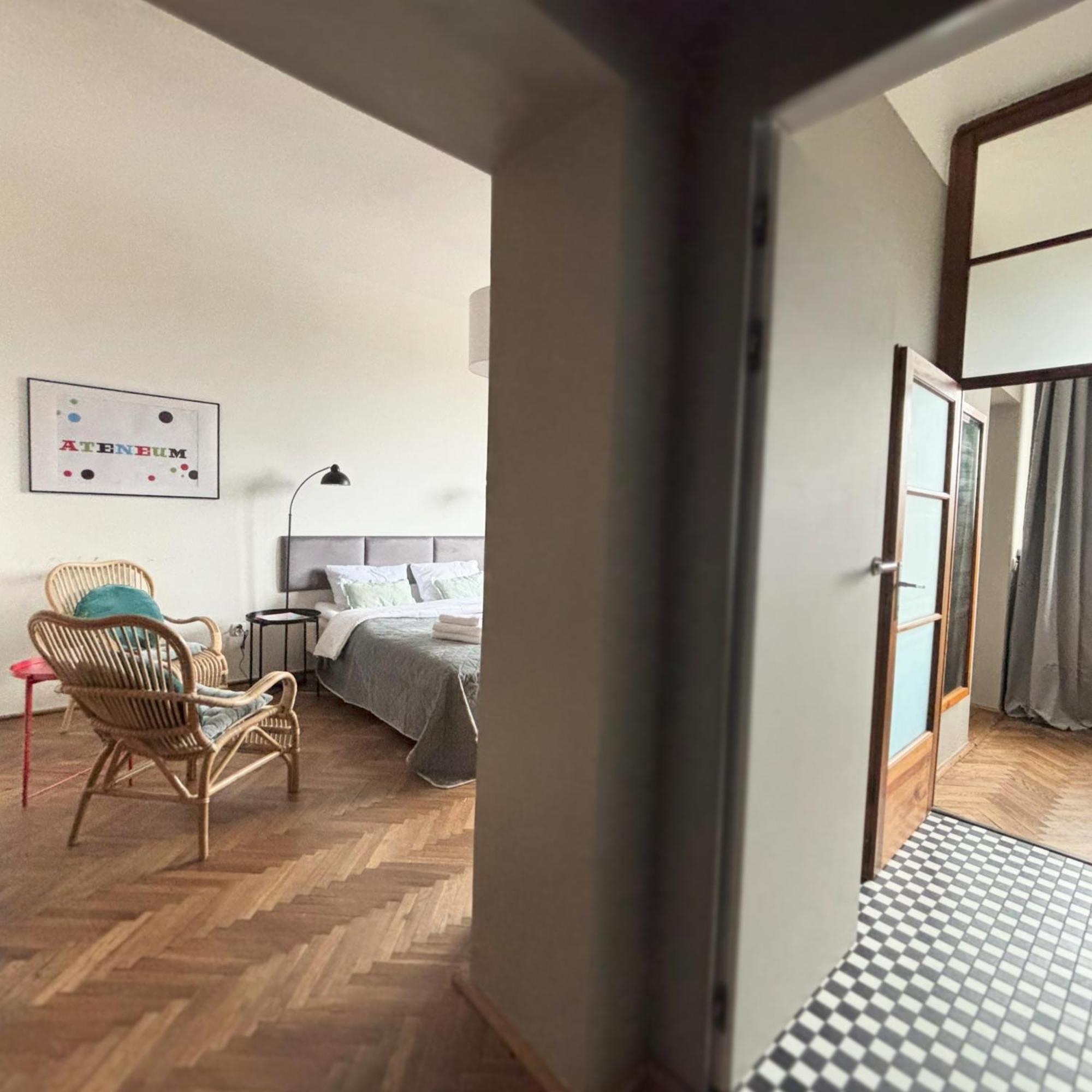 Solec By The River Apartment